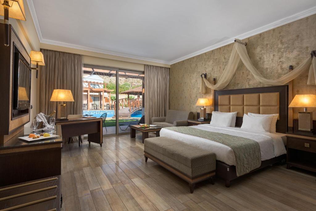 Сьюит (Полулюкс с видом на бассейн (только для взрослых)), La Marquise Luxury Resort Complex