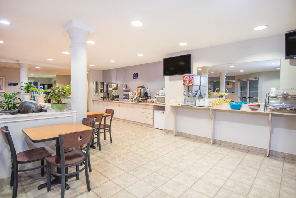 Microtel Inn & Suites Claremore photo 4