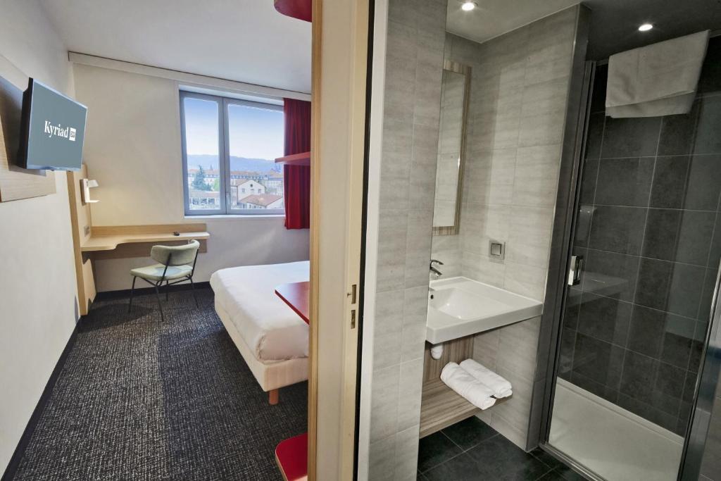 Kyriad ECO - Clermont Ferrand Estaing - Tap to explore photos