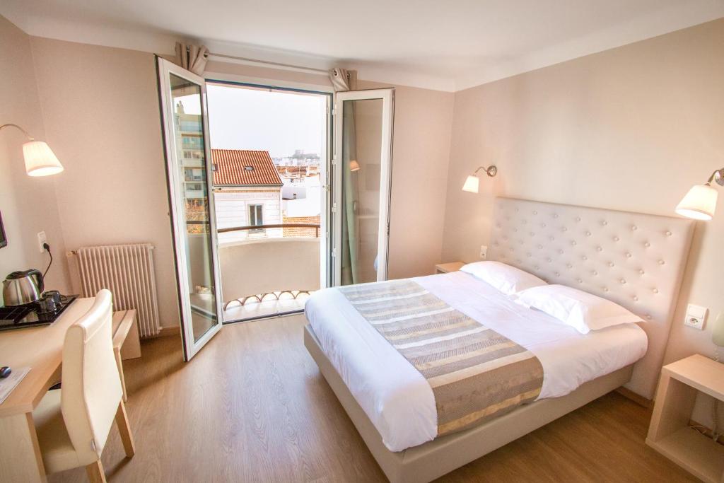 Двухместный (Улучшенный двухместный номер с 1 кроватью), Hôtel Mondial