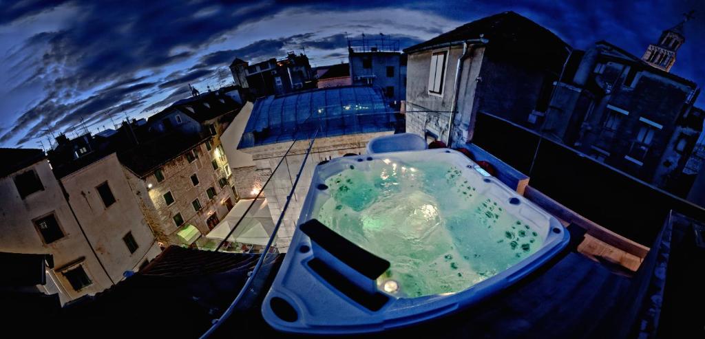 Jupiter Luxury Hotel photo 2