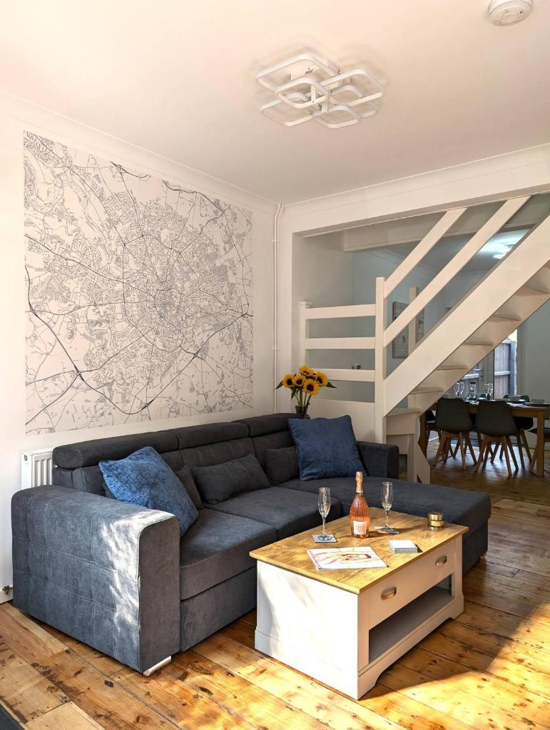 Eco-Friendly Norwich Home Parking & Fast Wi-fi - Tap to explore photos
