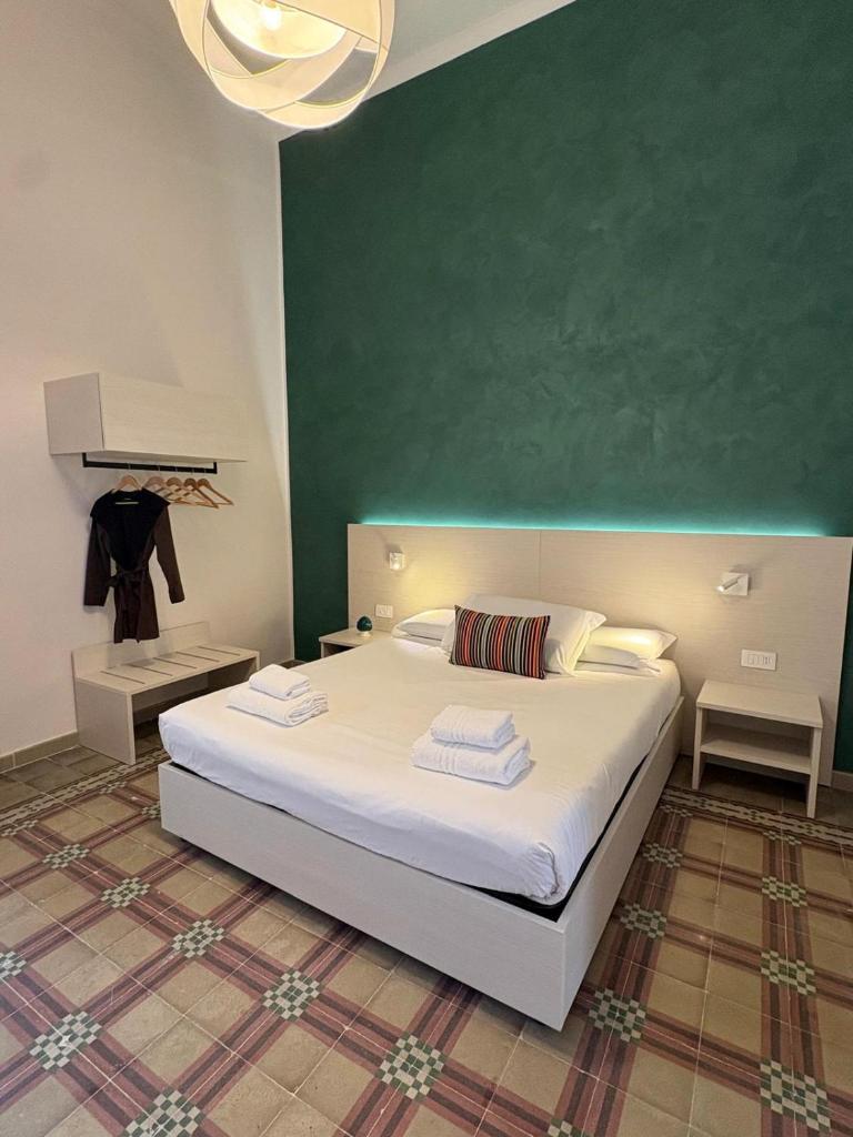Casa Blanca Rooms&Suites - Tap to explore photos