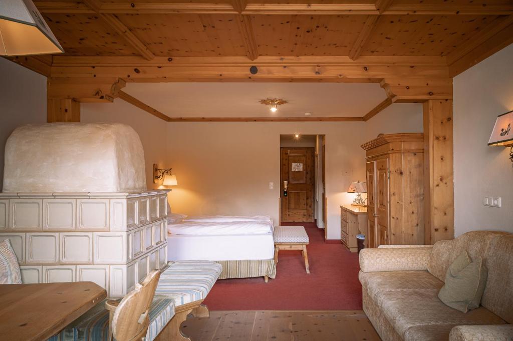 Hotel Tirolerhof - Tap to explore photos