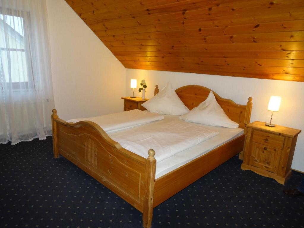 Четырехместный (Классический четырехместный номер), Landhotel Alte Linde und Restaurant