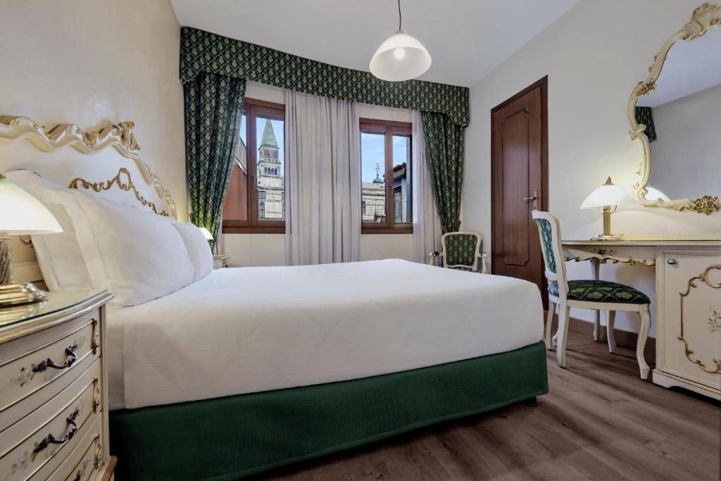 Albergo Commercio e Pellegrino - Tap to explore photos