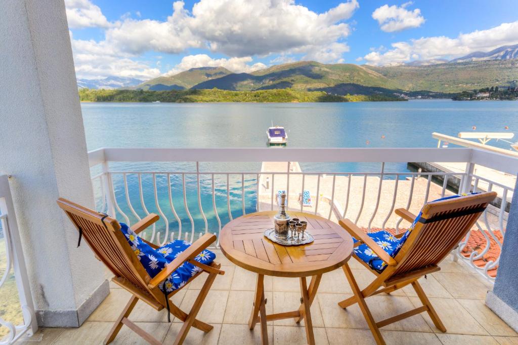 Апартаменты (Апартаменты с видом на море), ApartHotel Villa Lav