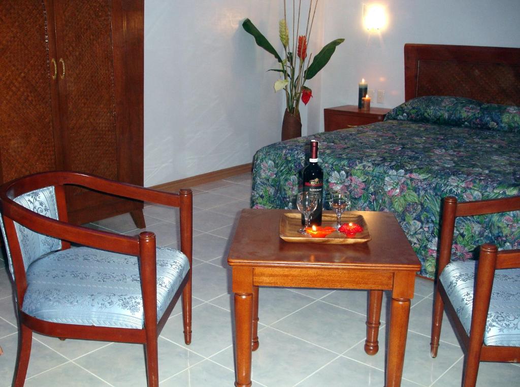 Pacific Breeze Hotel and Resort photo 2