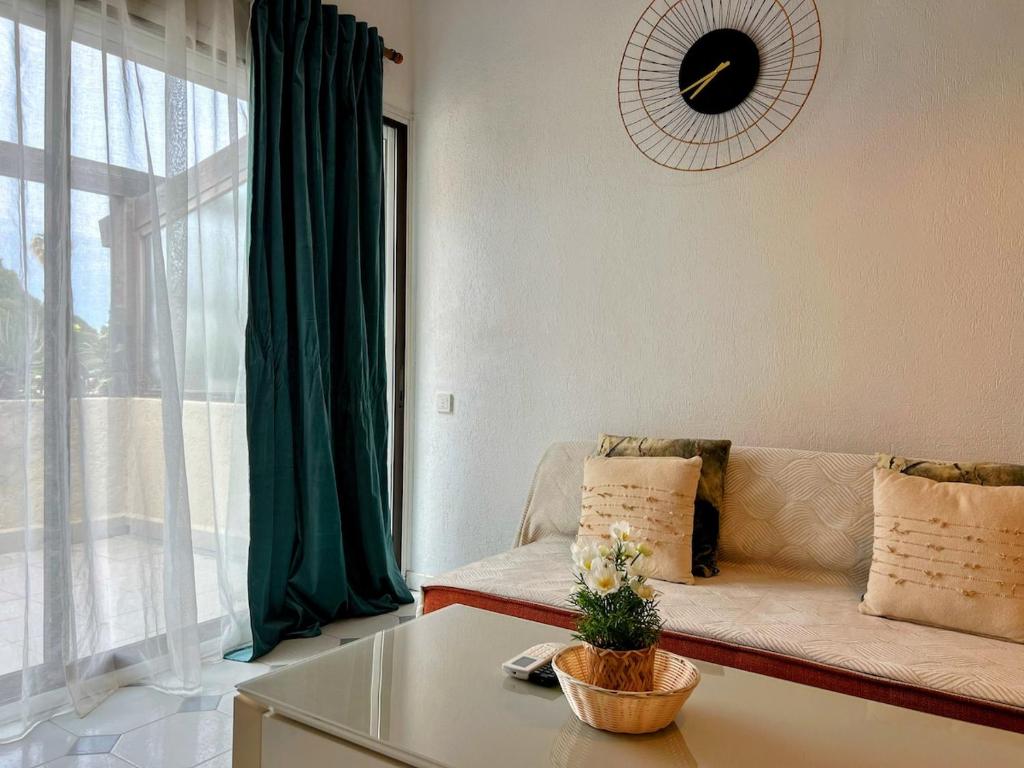 L'Escapade du Port Duplex with Terraces in Antibes - Tap to explore photos