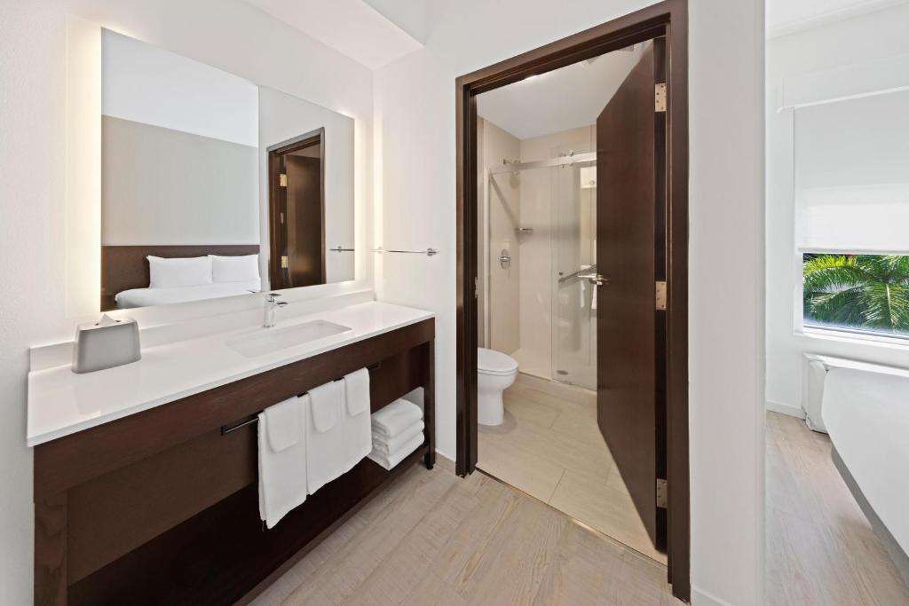 Hyatt Place West Palm Beach/Downtown - Tap to explore photos
