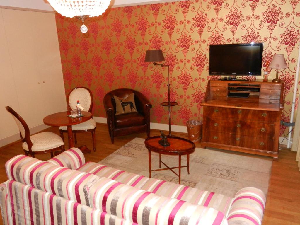 Сьюит (Полулюкс), Townhouse Boutique Hotel