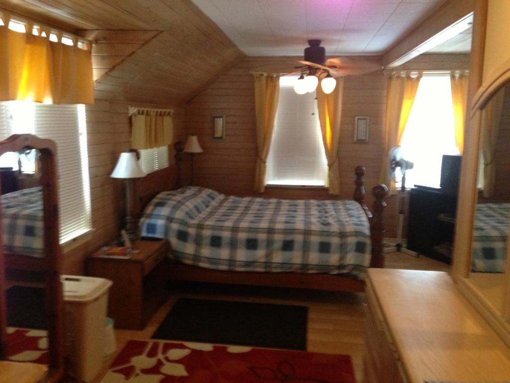 4 Bedroom Cottage on Manitoulin Island Next to Sand Beaches! photo 4