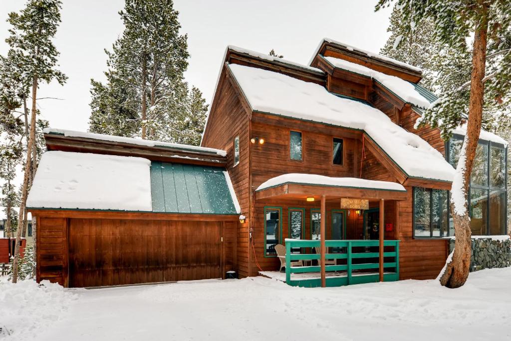 Four-Bedroom House at Red Feather with Hot Tub photo 3