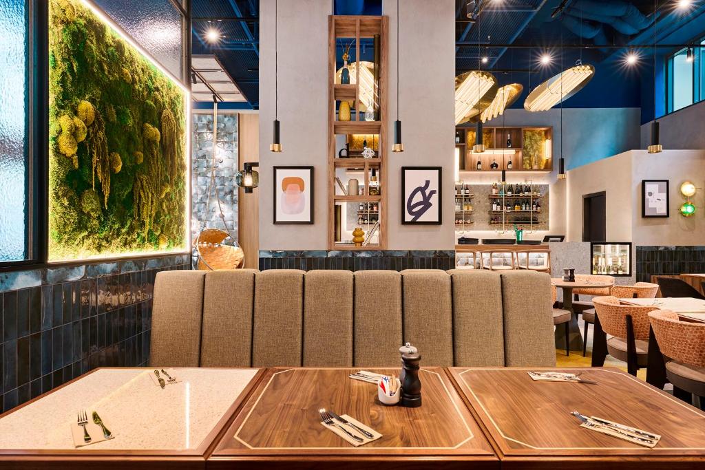 voco Budapest D8 by IHG - Tap to explore photos