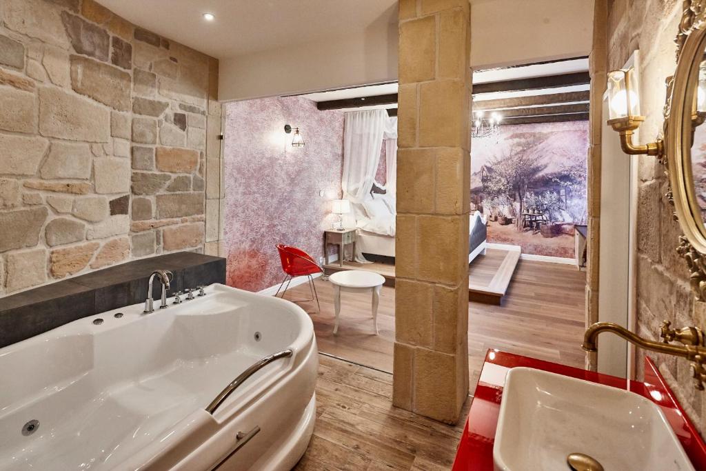Сьюит (Люкс), Maison Bistro & Hotel