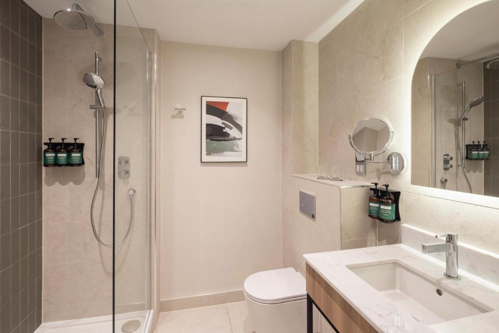 voco Corby Kettering by IHG Room Type - Premium King Room with Sofa Bed