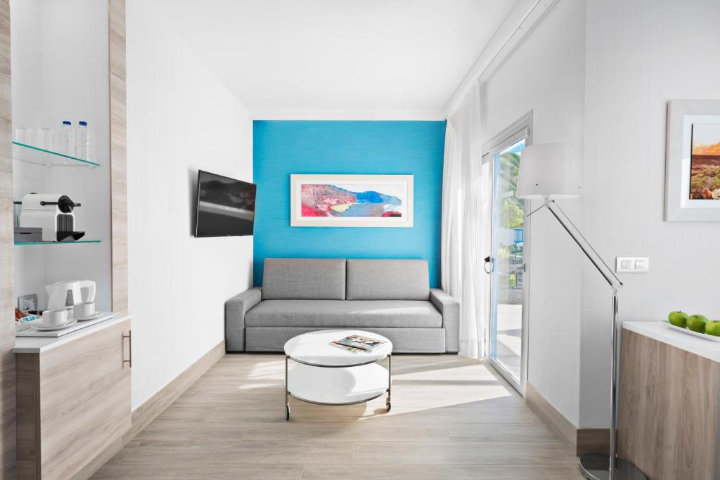Elba Premium Suites - Adults Only - Tap to explore photos