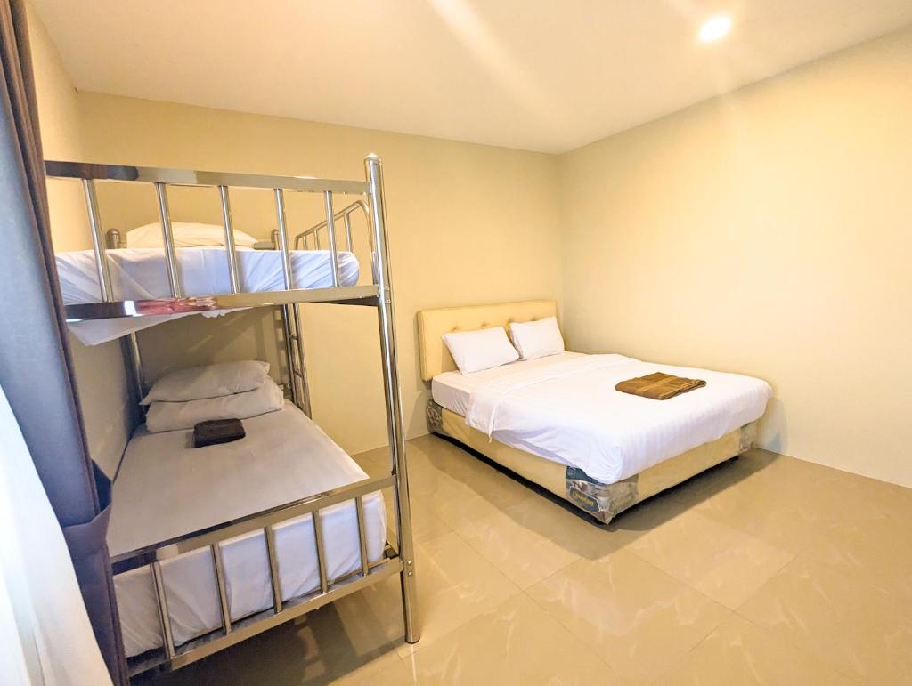 Lovina Spacious 12A-17 at Nagoya Thamrin - Tap to explore photos