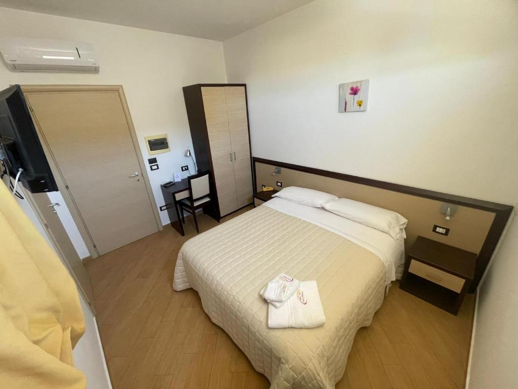 Albergo Perseo - Tap to explore photos