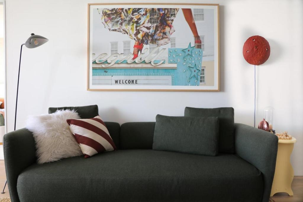 Circle on Cavill - Coastal Letting - Tap to explore photos