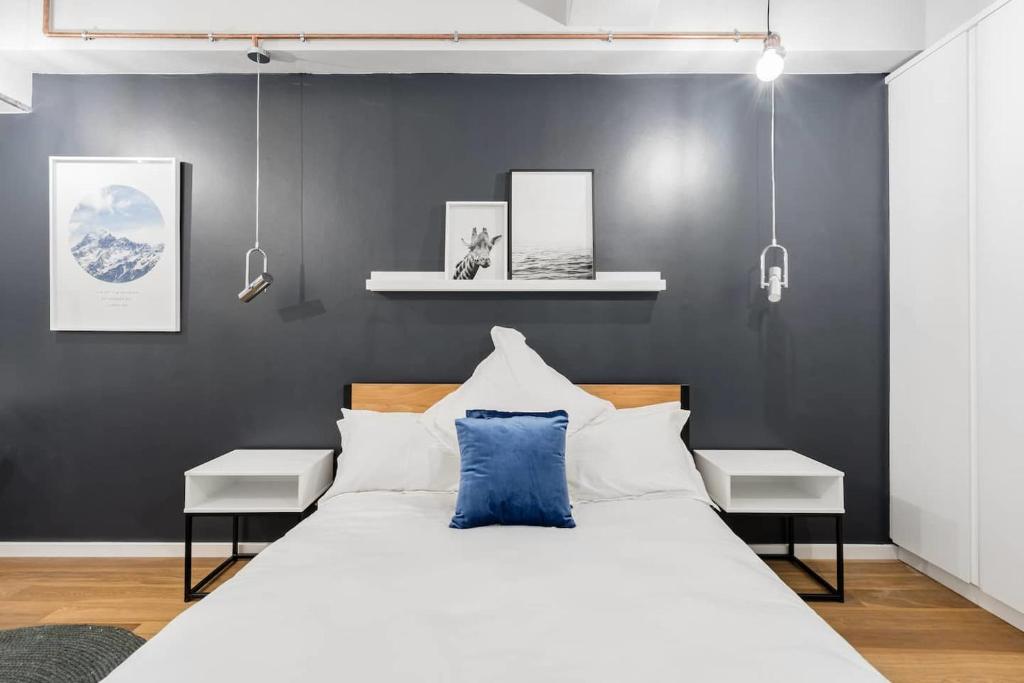 Retro-modern Cape Town City 2-bed with pool - Tap to explore photos