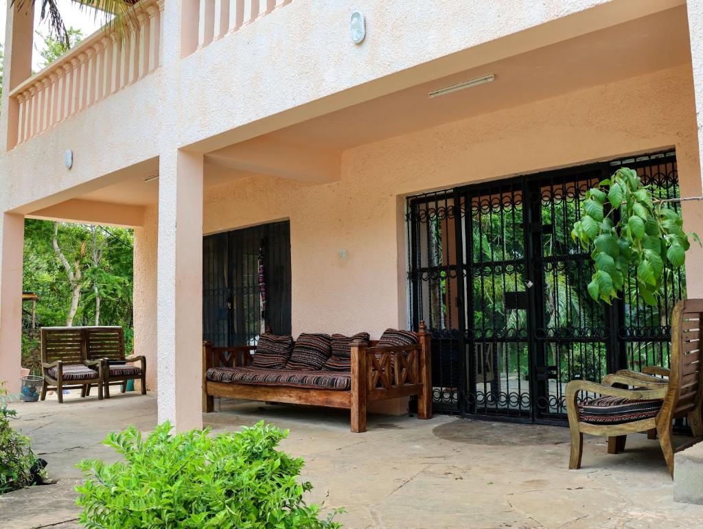 Tradewinds Lodge