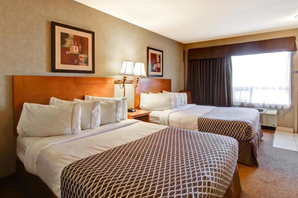 Ramada by Wyndham Ponoka photo 3