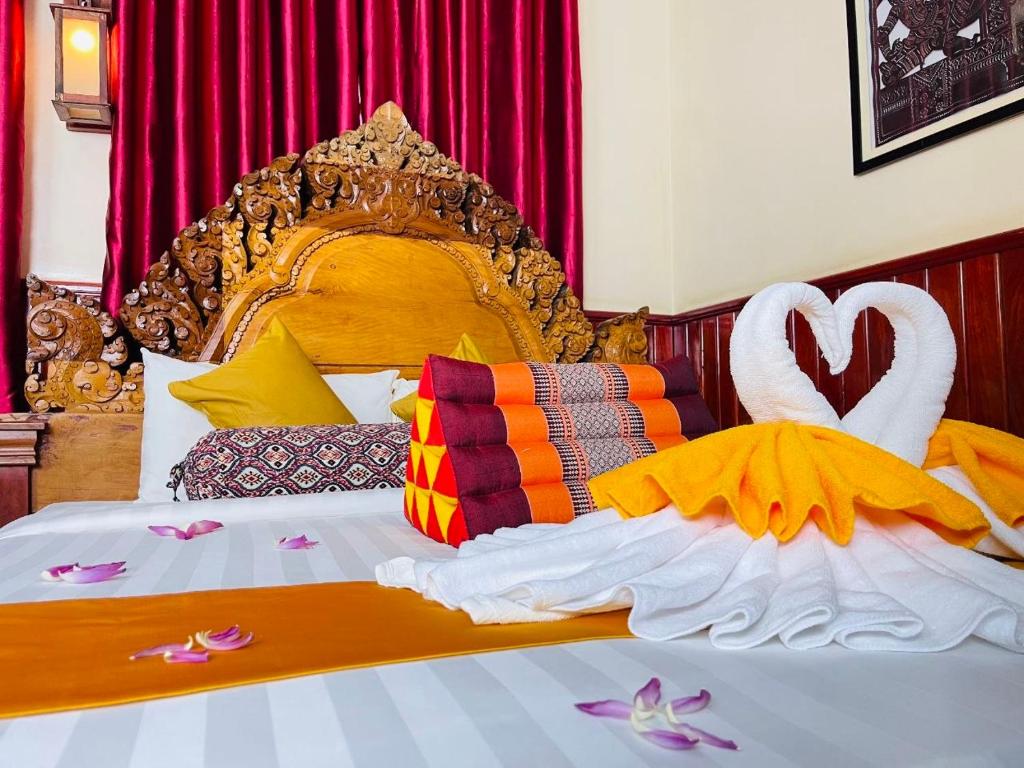 Okay 1 Villa Room Type - Family Room 3 Adult ( 1 King bed - 1 Single bed ) 