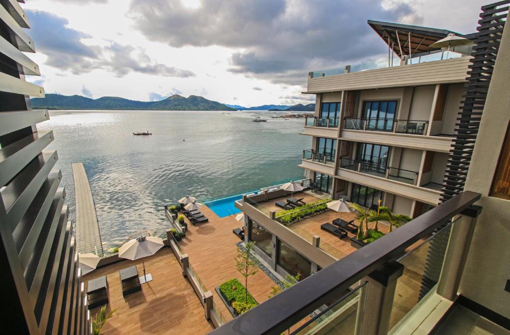 Two Seasons Coron Bayside Hotel photo 2