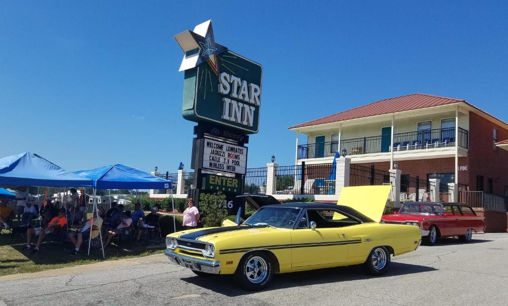 Star Inn Biloxi image