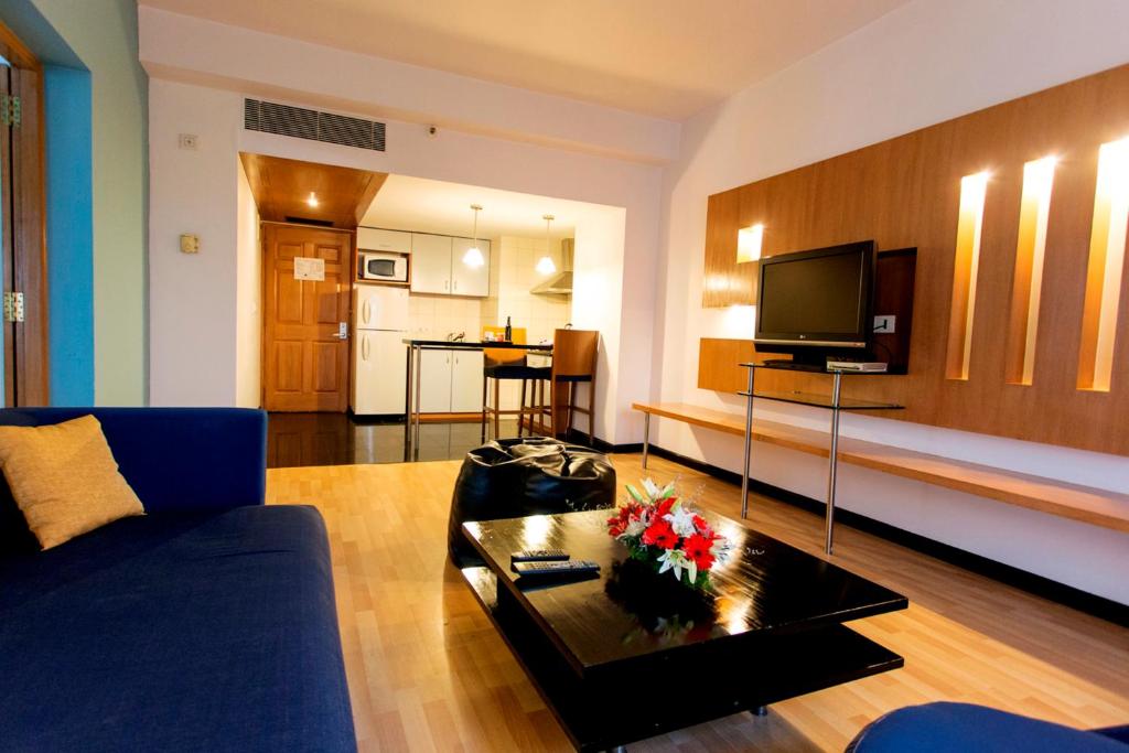 Апартаменты (One-Bedroom Suite with 25% Discount on Food & Beverages), Hotel Royal Orchid
