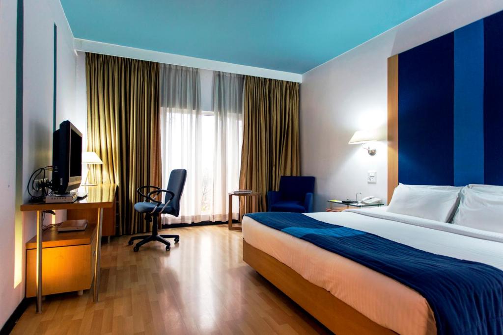 Апартаменты (One-Bedroom Suite with 25% Discount on Food & Beverages), Hotel Royal Orchid