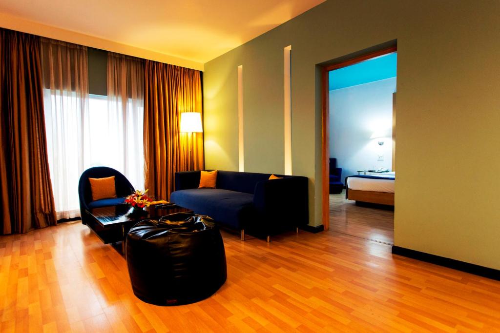 Апартаменты (One-Bedroom Suite with 25% Discount on Food & Beverages), Hotel Royal Orchid
