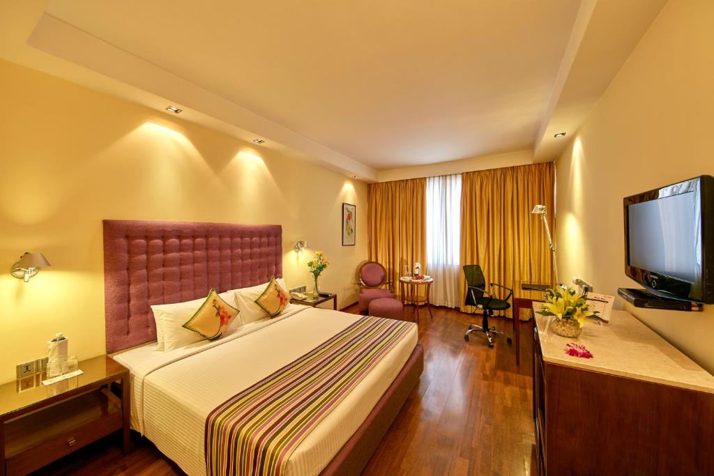 Двухместный (Club Room with 15% discount on Food & Beverages), Royal Orchid Central, Bangalore