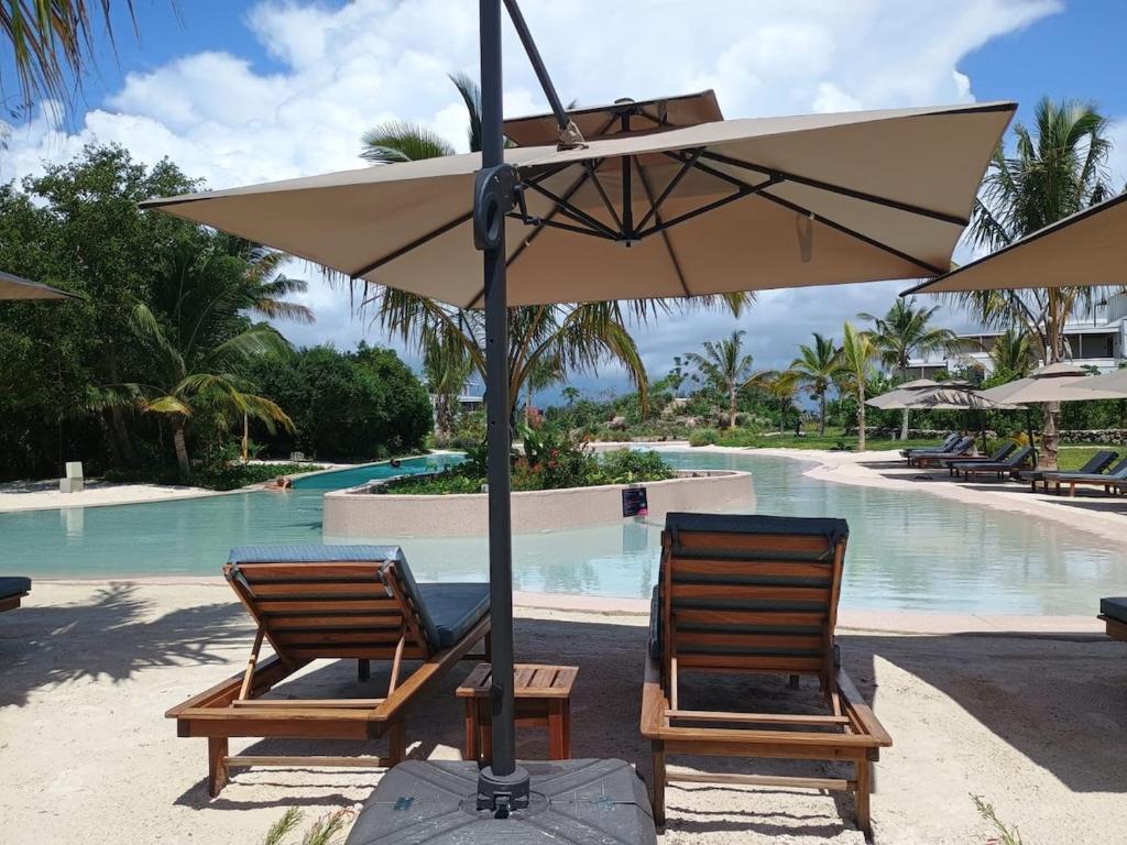 Your getaway in nature! Private garden & pool view