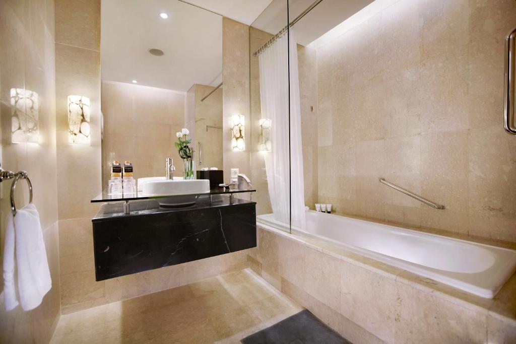 Сьюит (Люкс с видом на бассейн), The Grove Suites