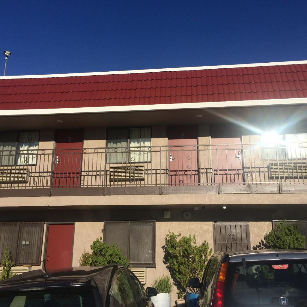 Crown Lodge Motel Oakland image