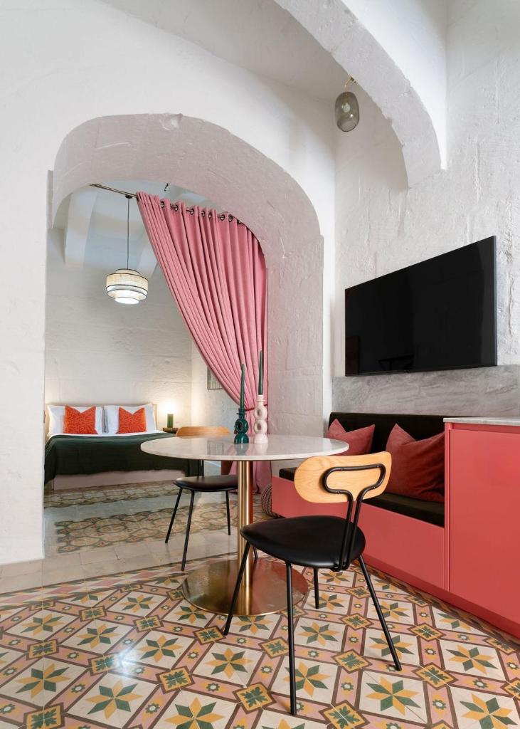 Impressive & stylish Palazzino in Valletta DDEM1-3 - Tap to explore photos