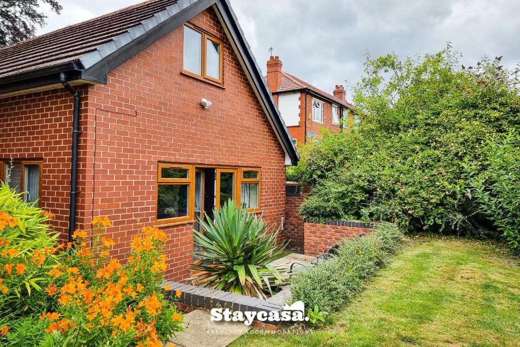 Tranquil Annex with Hidden in Beautiful Setting - Tap to explore photos