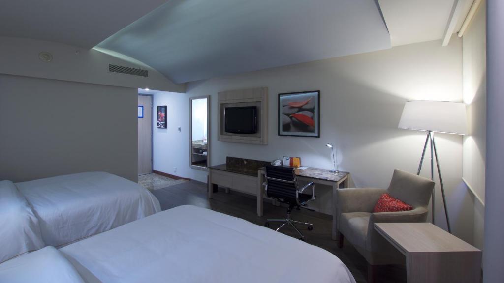 Двухместный (Номер с 2 кроватями размера «queen-size»), Holiday Inn Express Mexico- Toreo