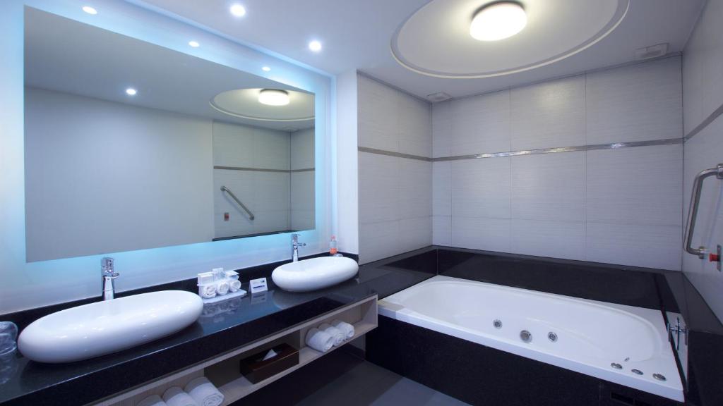Сьюит (Полулюкс), Holiday Inn Express Mexico- Toreo
