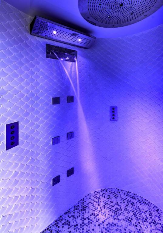 Atlantis Casino Resort Spa - Tap to explore photos