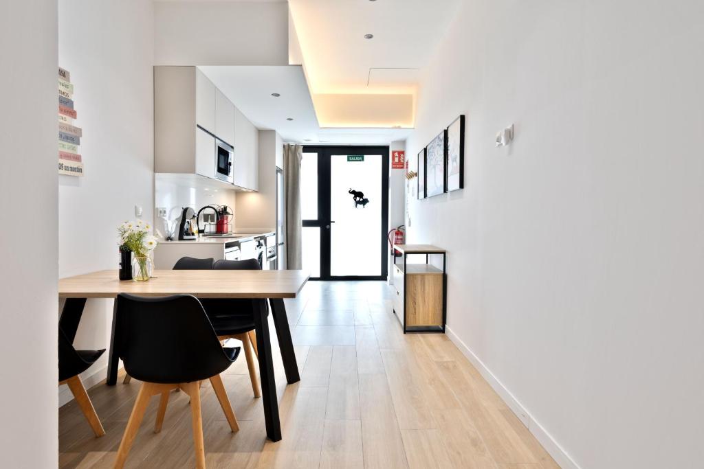 León - Central Apt - Turia Park by Río Turia Apartments - Tap to explore photos