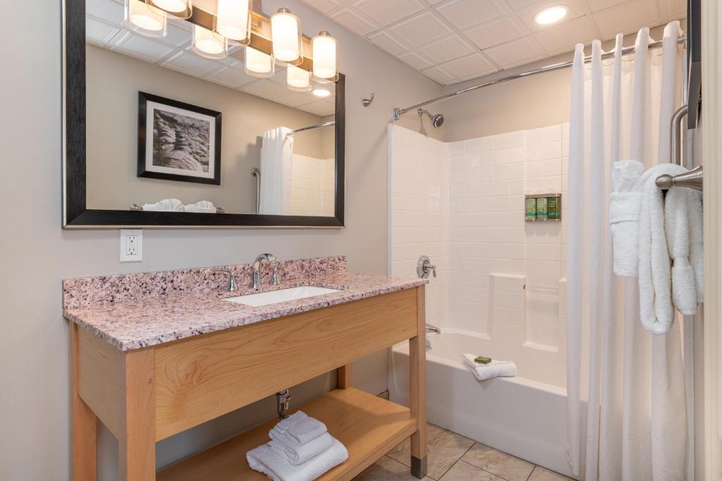 Bar Harbor Villager Motel - Downtown - Tap to explore photos