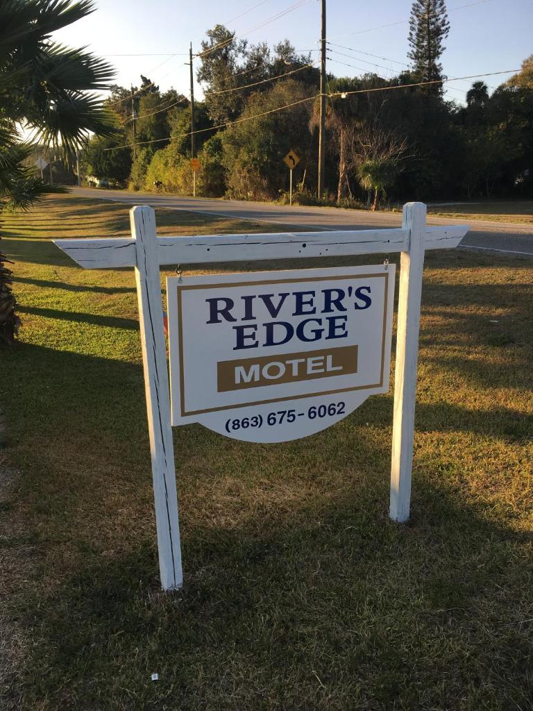 The Rivers Edge Motel image