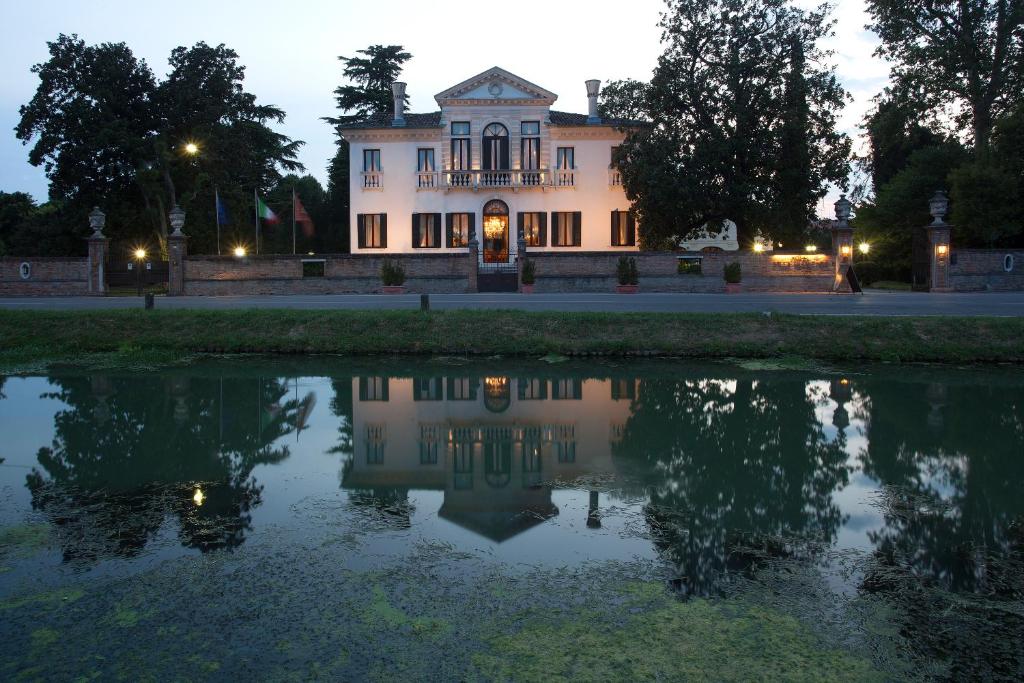 Relais et Châteaux Hotel Villa Franceschi photo 1