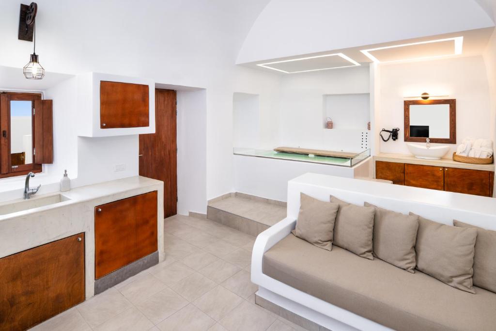 Santorini Rooftop Hot Tub Suite with Panoramic Views - Tap to explore photos