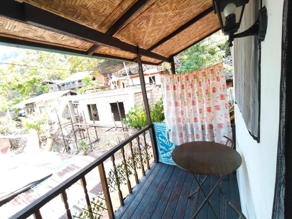 El Gordo's Seaside Adventure Lodge - Tap to explore photos