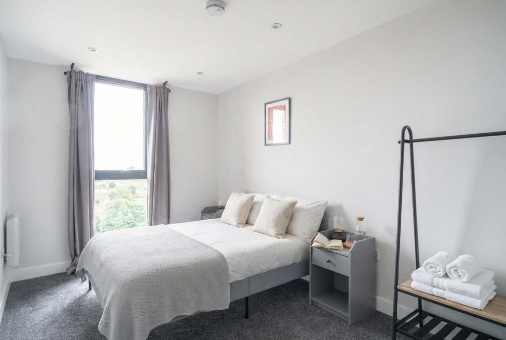 Fantastic 3 Bedroom Manchester Apartment - Tap to explore photos