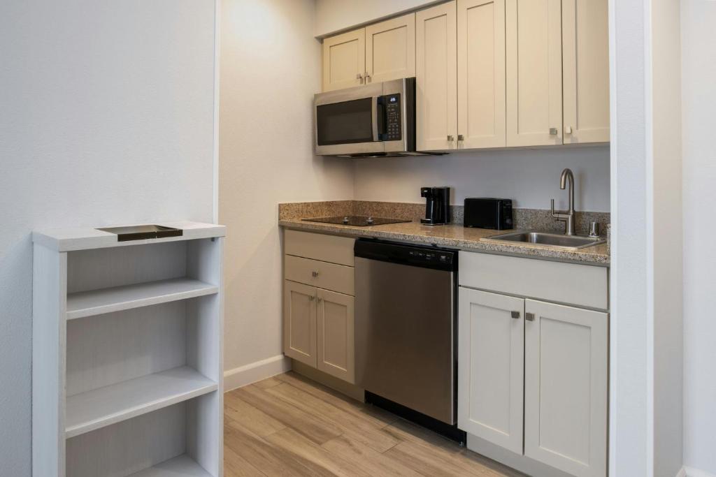 TownePlace Suites by Marriott Reno - Tap to explore photos